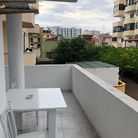 Buzi Apartmanhotel *