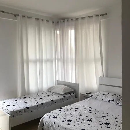 Buzi Apartmanhotel *